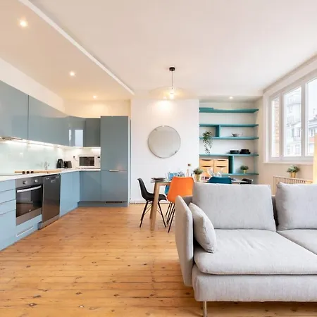 Republique -2 Bedrooms Very Brightparking ! Appartement