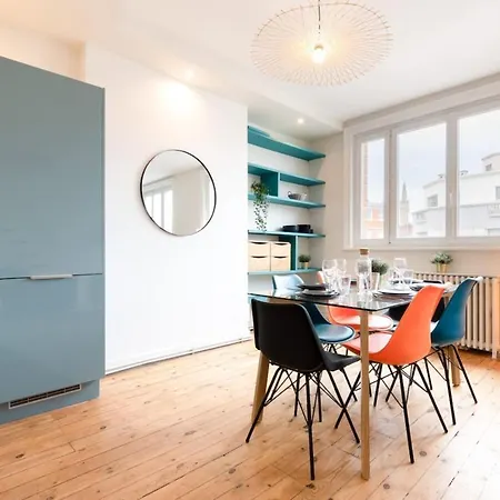 Republique -2 Bedrooms Very Brightparking ! Appartement