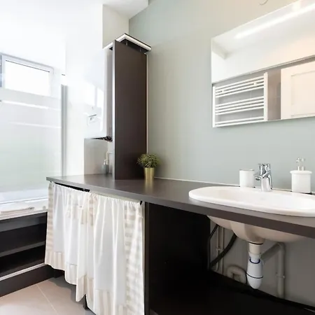 Republique -2 Bedrooms Very Brightparking ! *