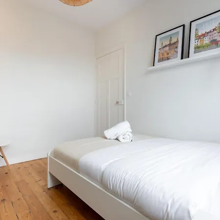 Republique -2 Bedrooms Very Brightparking !